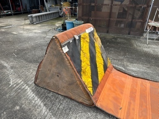 デルタクッション　高速道路　工事現場　安全装置　中古　格安