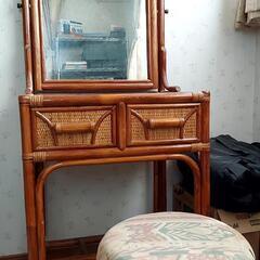 籐製品の化粧鏡台