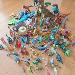 恐竜フィギュア　おもちゃ
