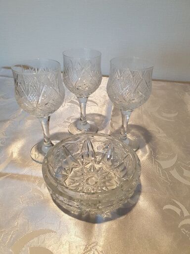 コップ、グラス Cyristal cut glassware set from Italy .