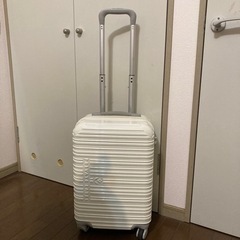 キャリーケース　鍵付き　機内持ち込み可