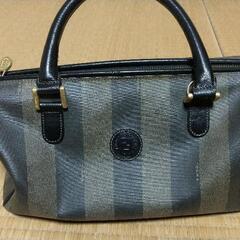 FENDIマルチストライプペカン