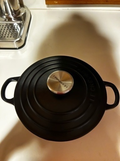 ル・クルーゼ(Le Creuset) 鋳物 ホーロー 鍋 ココット・ロンド 18 cm マットブラック ガス IH オーブン 対応