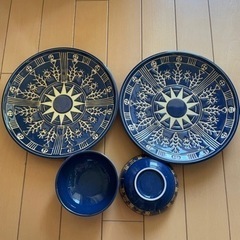 可愛い象形文字の大皿と小皿セット