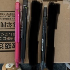 フリクション　3本　ボールペン　黒、ピンク