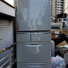 5ドア冷蔵庫。2009年式。自動製氷つき。