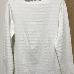 新品。白の長袖カットソー