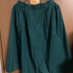 グリーン　スカート
