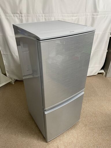 【北見市発】シャープ SHARP ノンフロン冷凍冷蔵庫 小型 2ドア 137L シルバー SJ-D14C-S (E1638shtY)
