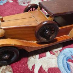 木の自動車おもちゃ