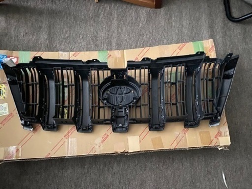 プラド150 中期 トヨタ純正 フロントグリル カメラ穴無 g