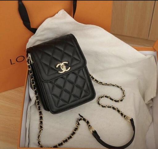 早い者勝ち！CHANELノベルティ　チェーンショルダー　スマホショルダーバッグ