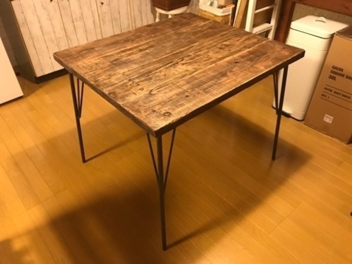 足場板のテーブル