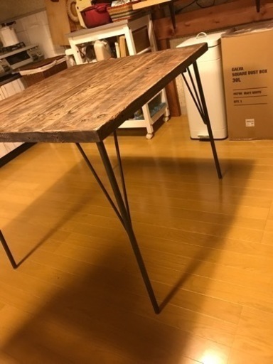 足場板のテーブル