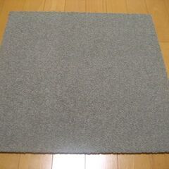 日本製タイルカーペット厚み９㎜・1枚２１０円・在庫８４枚（１００...
