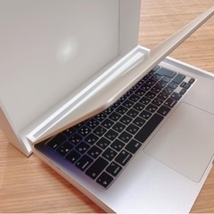 MacBook Air 2022 M2 スターライト 8GB/2...