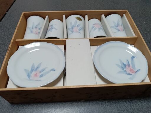 有田焼のコップと小皿
