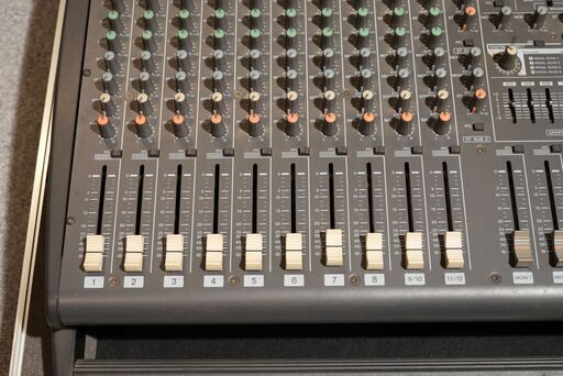 ヤマハ パワードミキサー EMX2000 ハードケース付き