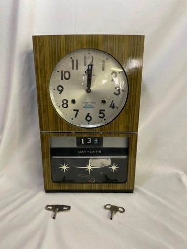 アンティーク雑貨　RHYTHM(リズム時計工業)スリースター　ゼンマイ式　昭和レトロな雰囲気が魅力的な掛け時計(振り子時計、柱時計)ゼンマイ式掛け時計