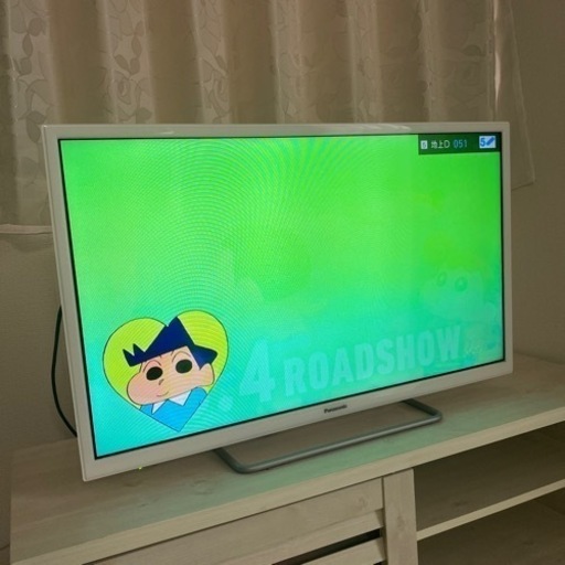 液晶テレビ　Panasonic 白　32 V型