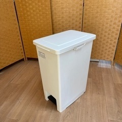 【引取】ダストボックス ゴミ箱ペダル式 45L ホワイト
