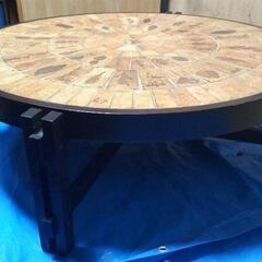 円形アンティークローテーブル　フランス　植物の型押しタイル