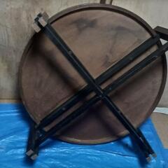 円形アンティークローテーブル　フランス　植物の型押しタイル