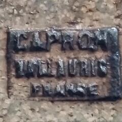 円形アンティークローテーブル　フランス　植物の型押しタイル