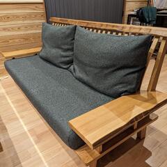 松田家具　使用期間4ヶ月のほぼ新品3人掛けウッド（木）ソファ、テ...