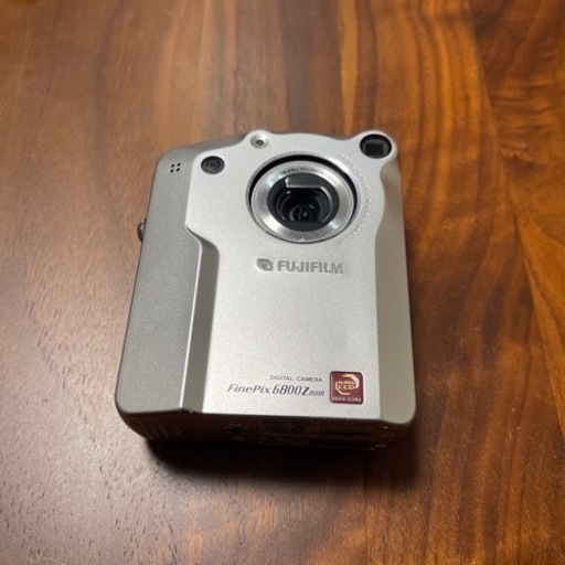 FUJIFILM FinePix 6800Zoom　コンパクトデジタルカメラ ジャンク品