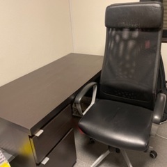 オフィス用机と椅子です