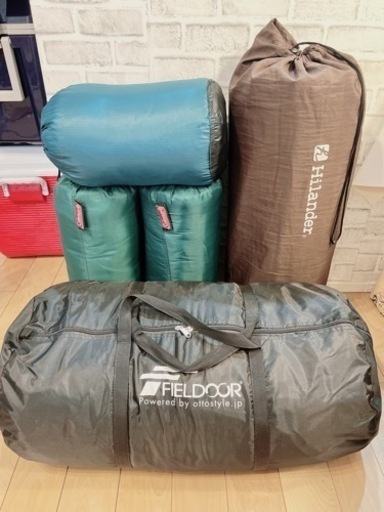 キャンプ用品　テント　寝袋　マット