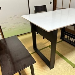 【無料】ニトリ製　伸縮可能なダイニングテーブル(椅子付き)