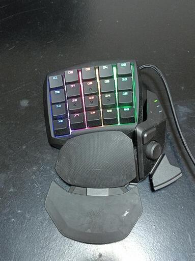 Razer\n\n左手用キーボード