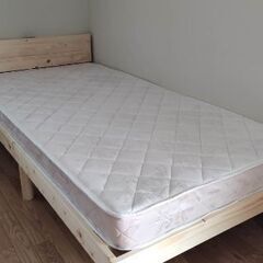 新品同様　宮付き木製すのこシングルベッド＋マットレス4ヶ月使用