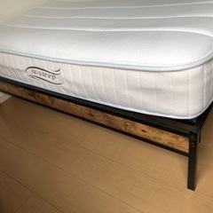 ニトリのダブルベッドとサイドテーブルのセット