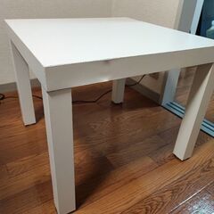 IKEAのテーブル(幅55cm長さ55cm高さ45 cm)