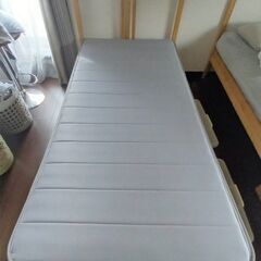 IKEAシングルベッド（マットレス付）