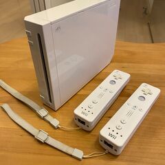 Wii本体+リモコン2個+ソフト4個+各種アタッチメントセット
