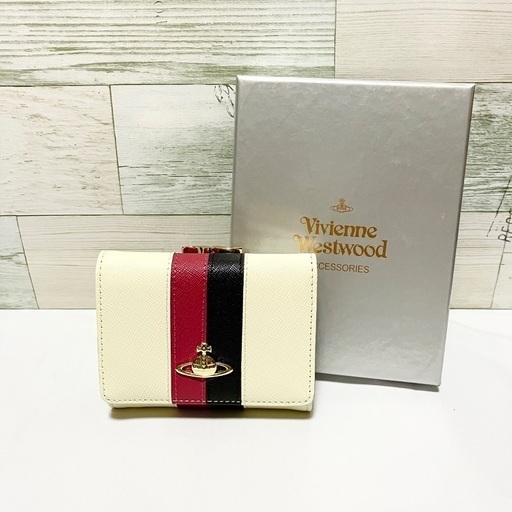 【金山ー大垣間対応可能】【新品・未使用‼️】ヴィヴィアンウエストウッド Vivienne Westwood 三つ折り財布　ホワイト