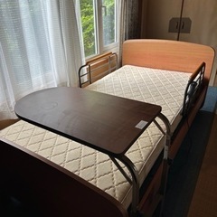 電動ベッド 介護ベッド マットレス サイドテーブル付き！