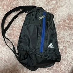 adidasのバッグ　黒