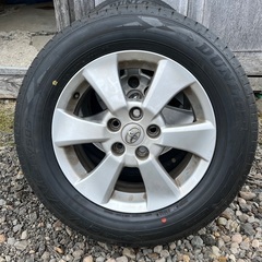 新品タイヤ215/65r16 ホイール付き　32000円（再値下げしました。）
