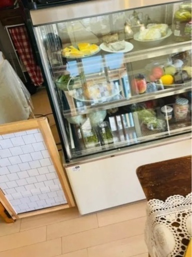 ケーキ屋さんにも冷蔵ショーケース mossashoes.com