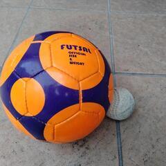 小学生サッカーボールと軟式ボール