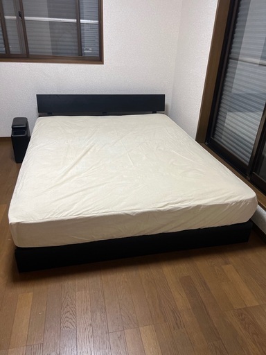 その他 Queen bed and mattress for sale