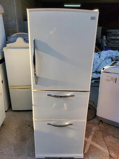 【売約済み】メッキハンドルのレトロな3ドア冷蔵庫！ このサイズで珍しい自動製氷付き 265L クリーニング及び動作確認済み