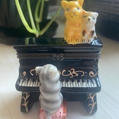 ピアノを弾く猫ちゃん達の小物入れの置物（写真5枚）