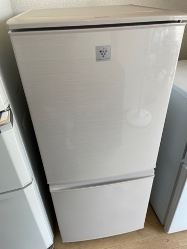状態良いです✨️ 配達無料地域あり 保証付き SHARP 2015年製 137L シャープ ノンフロン冷凍冷蔵庫 冷蔵庫 SJ-PD14A-C