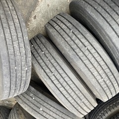 4トン車 デコトラ トラック タイヤ ダンロップ 縦溝 225／90R17.5